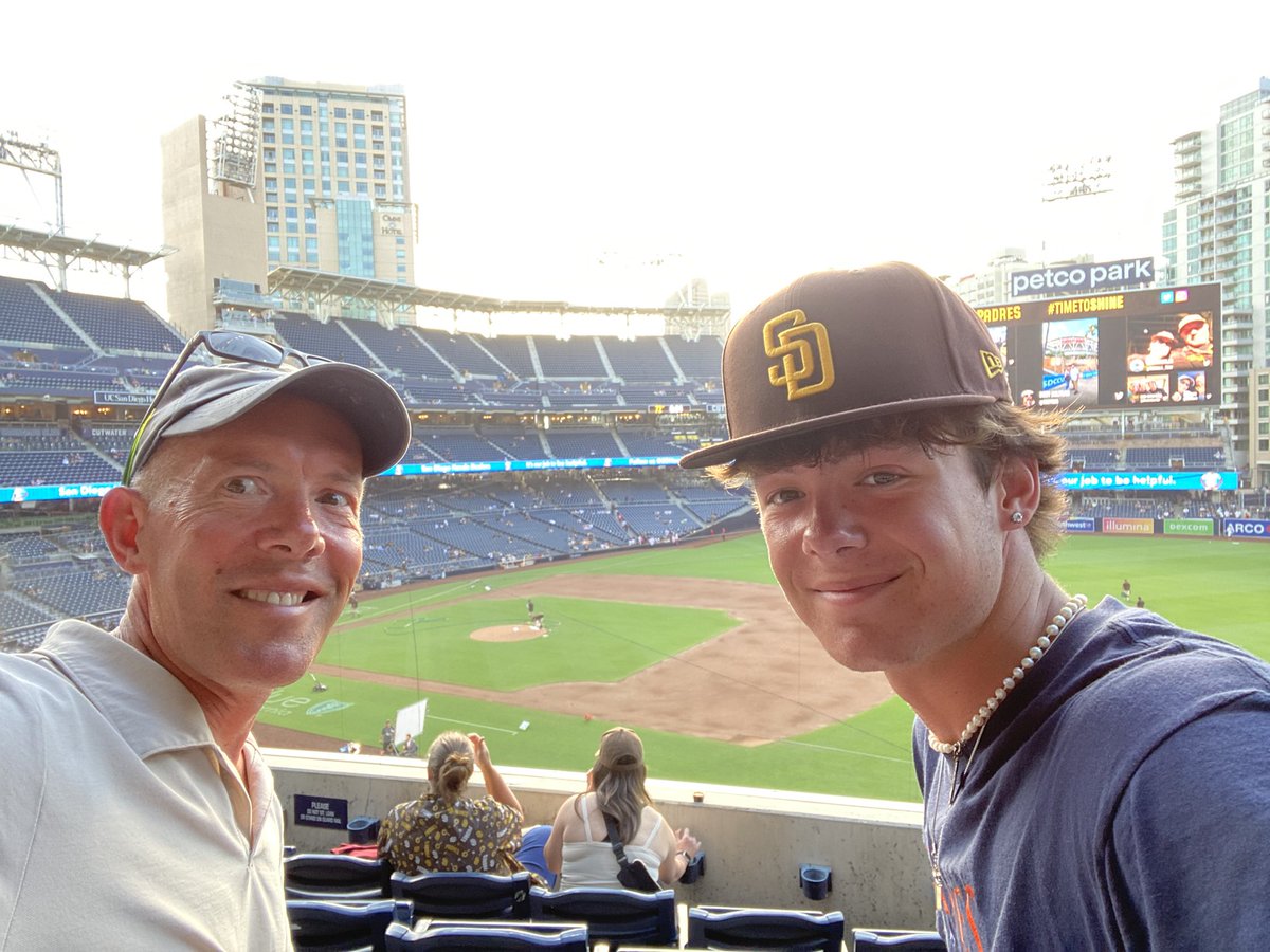 BrianLindholm's tweet photo. #timetoshine https://t.co/r8kNVtA1Kk