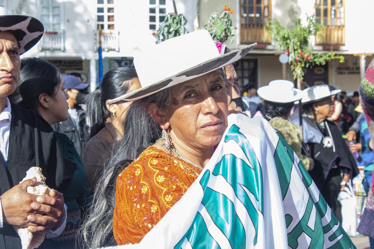 esjasonec's tweet photo. ✊🏾 Sin duda son un gran ejemplo, su resistencia, su lucha y su sabiduría, también la siento mía. Mis aplausos y reverencia a los hermanos saraguros, muestra de unión y valentía 👏🏾 https://t.co/W621GtUiKh
