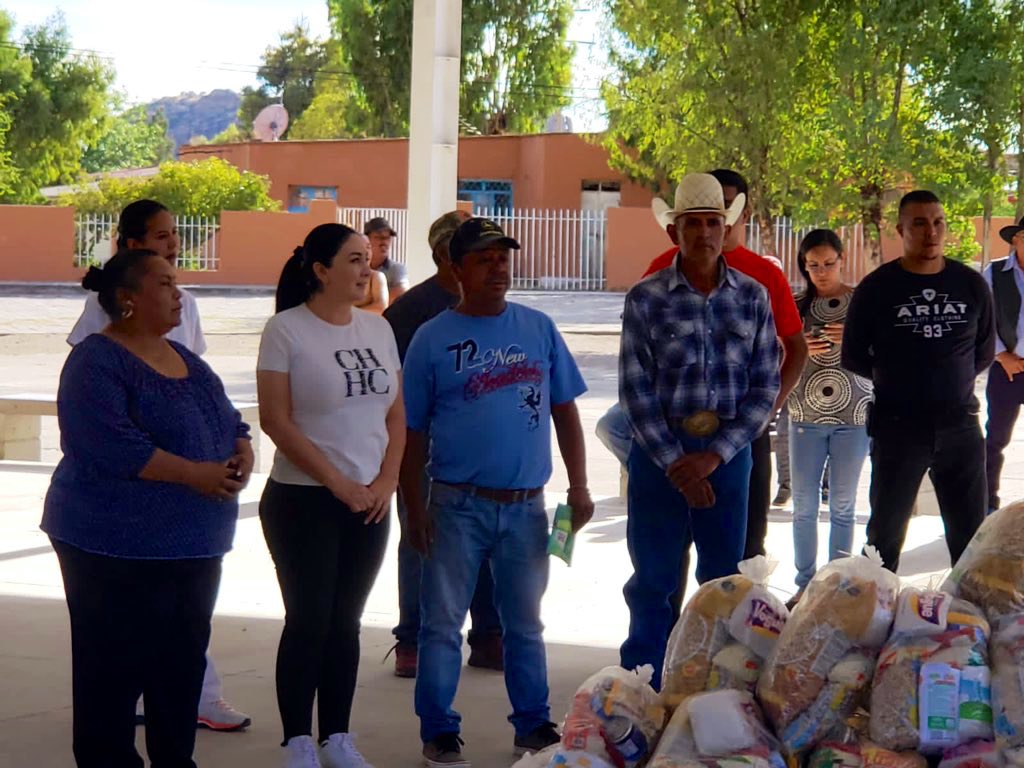 Angela_RojasR's tweet photo. Muy agradecida, visité a las familias de Carranza y Flores Magón, para reiterar mis compromisos. ¡No les voy a fallar! POR AMOR A CANATLÁN💚 https://t.co/cRdZ8F8eZD