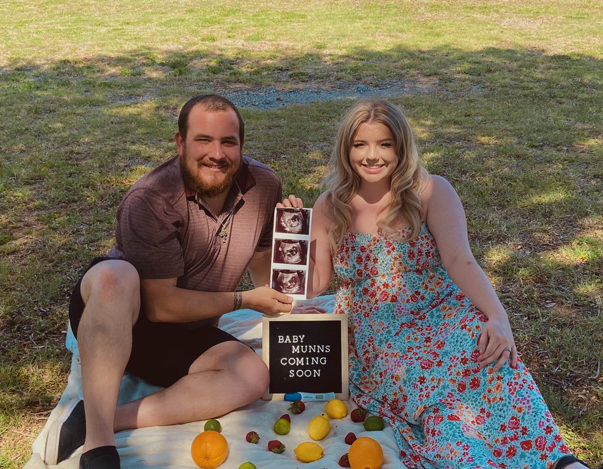 emyleemunns's tweet photo. Introducing baby Munns coming soon… https://t.co/siNe99KjoS