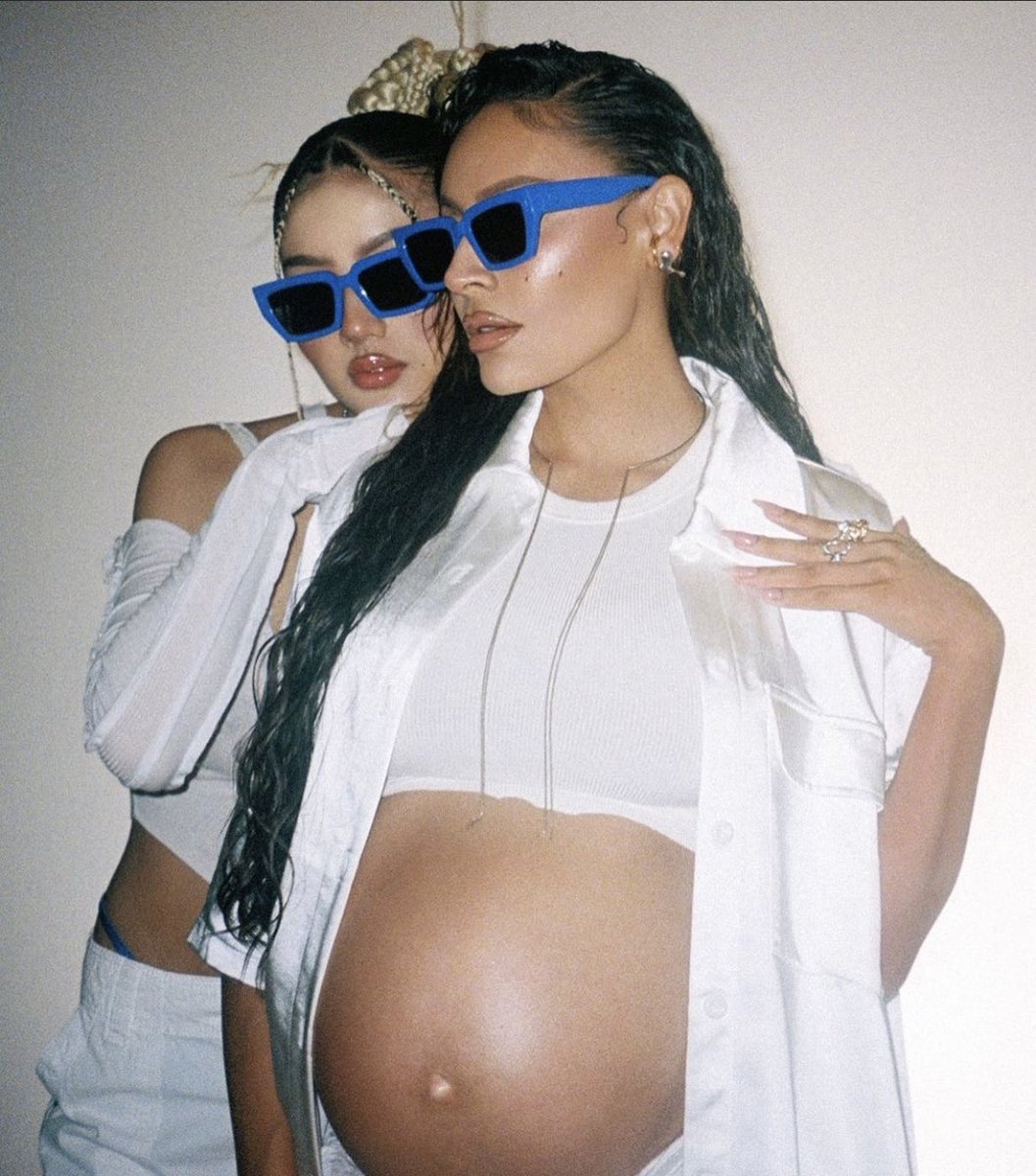 THE HOTTEST NEW COLORS FOR THE ‘SWITCH’ SHADES COMING IN HOT &amp; DROPPING TOMORROW!!!!!!!
White &amp; Cobalt Both with Dark Smoke 💨🖤💨
CAN’T WAIT TO BUY BOTH + MORE TO ADD TO MY #DEZI COLLECTION
GONNA BE A HOT GIRL SUMMER FOR ME🔥🔥🥵🔥🔥
<a href="/DesiPerkins/">Desi Perkins</a>