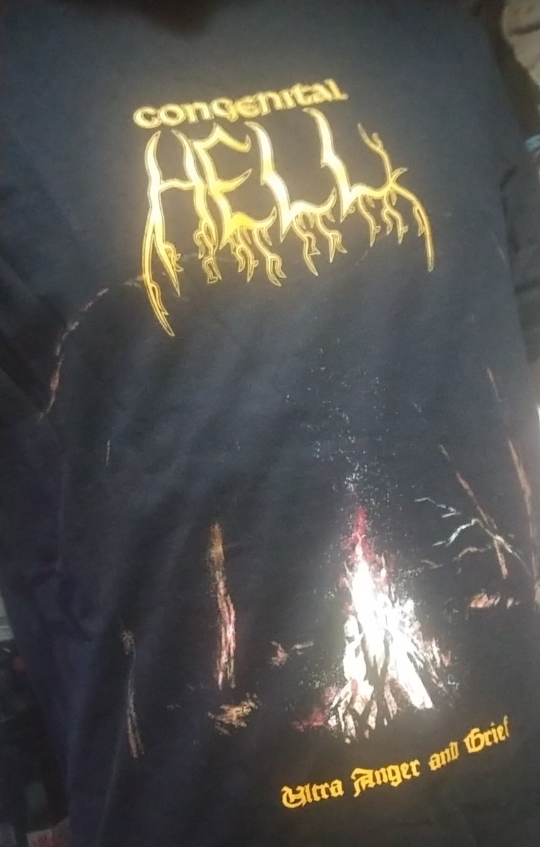 sunaneko666's tweet photo. Distro Dayにてメンバー本人から入手したコンジェニ再発(feat. Maniac from SKITLIV, MAYHEM)とTシャツ!🤘💀
カセットの仕様がゴキゲンな感じで良い #congenitalhell #badmoonrising #bloodbathrecords https://t.co/qOwU9f1p5L