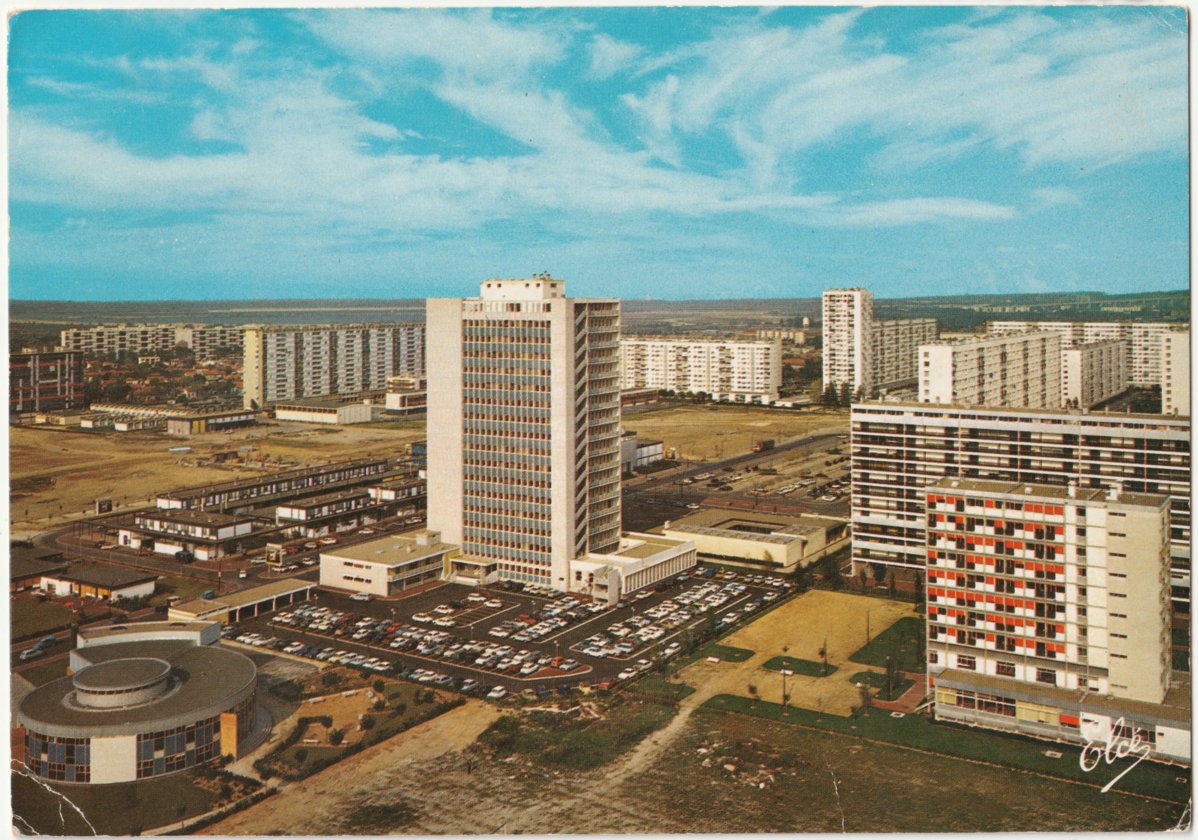 Un jour, une ZUP, une carte postale : Grand Parc (Bordeaux)