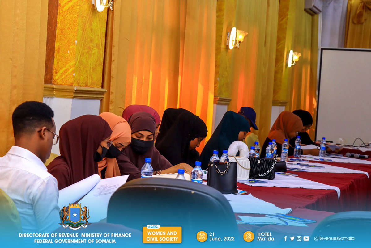 RevenuesSomalia's tweet photo. Today, is another face of the #MoF Somalia of workshop of #tax awareness campaign by womens & Civil society with Somalia -#revenue Team talking how a fair & transparent can help taxation develop a country.
#taxawarenesscampaign #paytax #developourcountry @jafarqoobeey @DrBeileh🇸🇴 https://t.co/VwJ5bV7wax