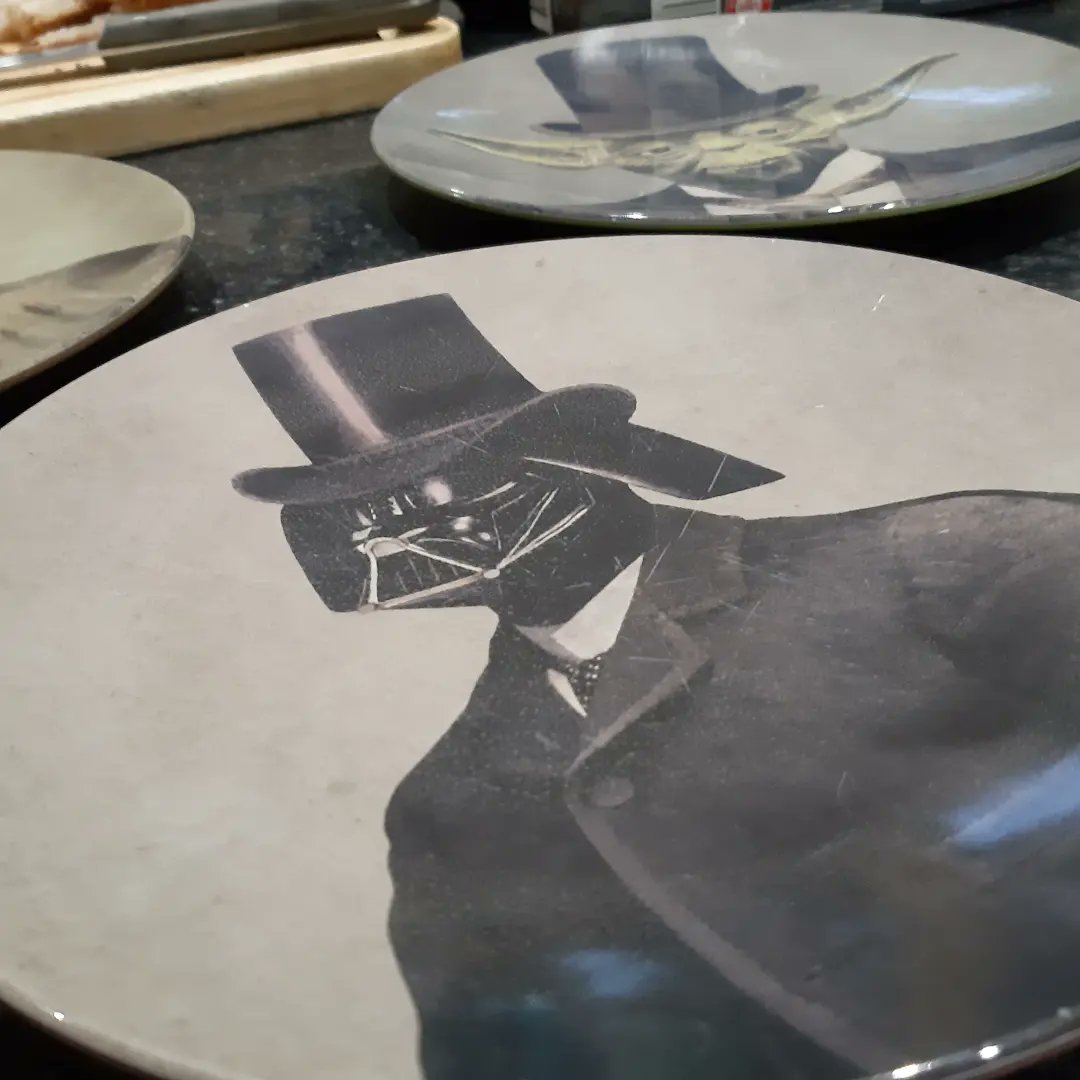 EmjayMj2's tweet photo. Tatooine-style (prolly 🤷🏼♂️?) ronto wraps for Obi-Wan Finale night, baby! LET'S DO IT! #Rontowraps #Rontowrap #GalaxysEdge #StarWars #makingdinner #MTFBWY #ObiWanKenobi #DarthVader https://t.co/EMh3UqP5IZ