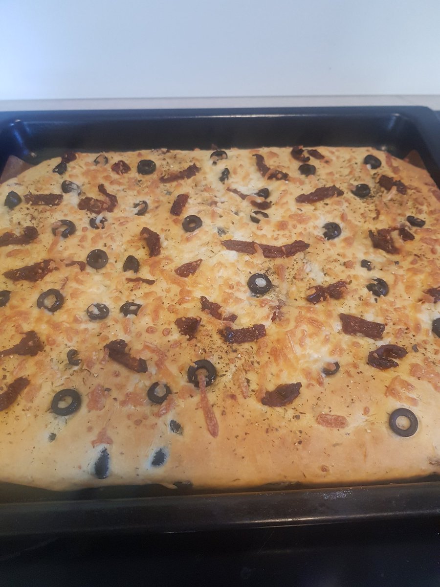 AishaMansfield's tweet photo. @GordonRamsay @gracademy Looks delicious I tried 1 with sundried tomato herbs and olives as well, still learning my cooking skills. 👍 https://t.co/aUgAvwux8K
