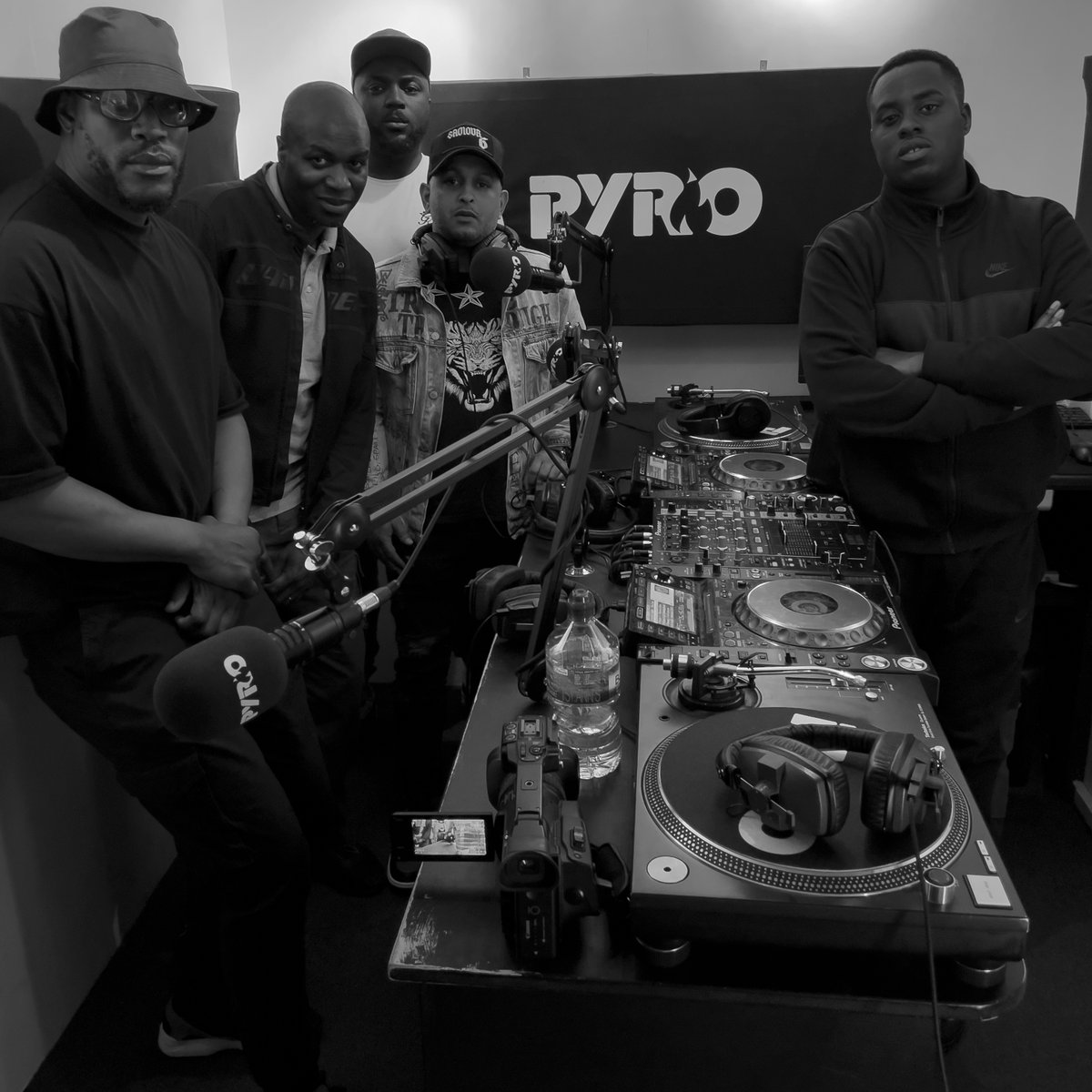 🔊 Listen back to <a href="/DJ_Argue/">Args!</a> with @HyperactiveMC, @RickyAKAMCRB, Mr O.V &amp; @DarkManZulu on the #PyroRadio @Mixcloud channel 📻 #Garage #UKGarage #Mixcloud #KeepItPyro

🔗 mixcloud.com/PyroRadio/dj-a…