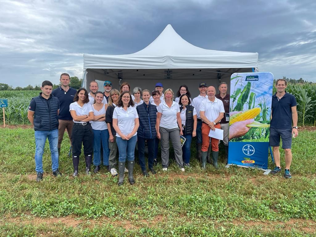 [#CultureChamps]
🚜Top départ pour notre rencontre #CultureChamps, direction l'Ain!
Au menu : 
🌱Désherbage et qualité de l'eau avec <a href="/DesherbageBayer/">#DesherbageBayer 🌱</a> 
🛸 Agri numérique avec <a href="/FieldViewFrance/">FieldView France</a>
💪Et bien sûr toute la #TeamDEKALB pour parler semence! 
On vous attend!