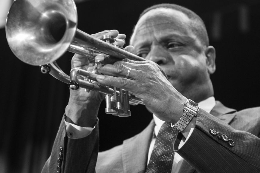 Ahir era el #DiadelaMúsica i <a href="/JMFigueres/">JMFigueres</a> us proposa celebrar-ho aquest diumenge amb un convidat de luxe 🤩 El llegendari trompetista @leroyjones_ serà en concert a l'Auditori Caputxins de #Figueres! 🎺🎶 Més informació i entrades a figueresaescena.cat