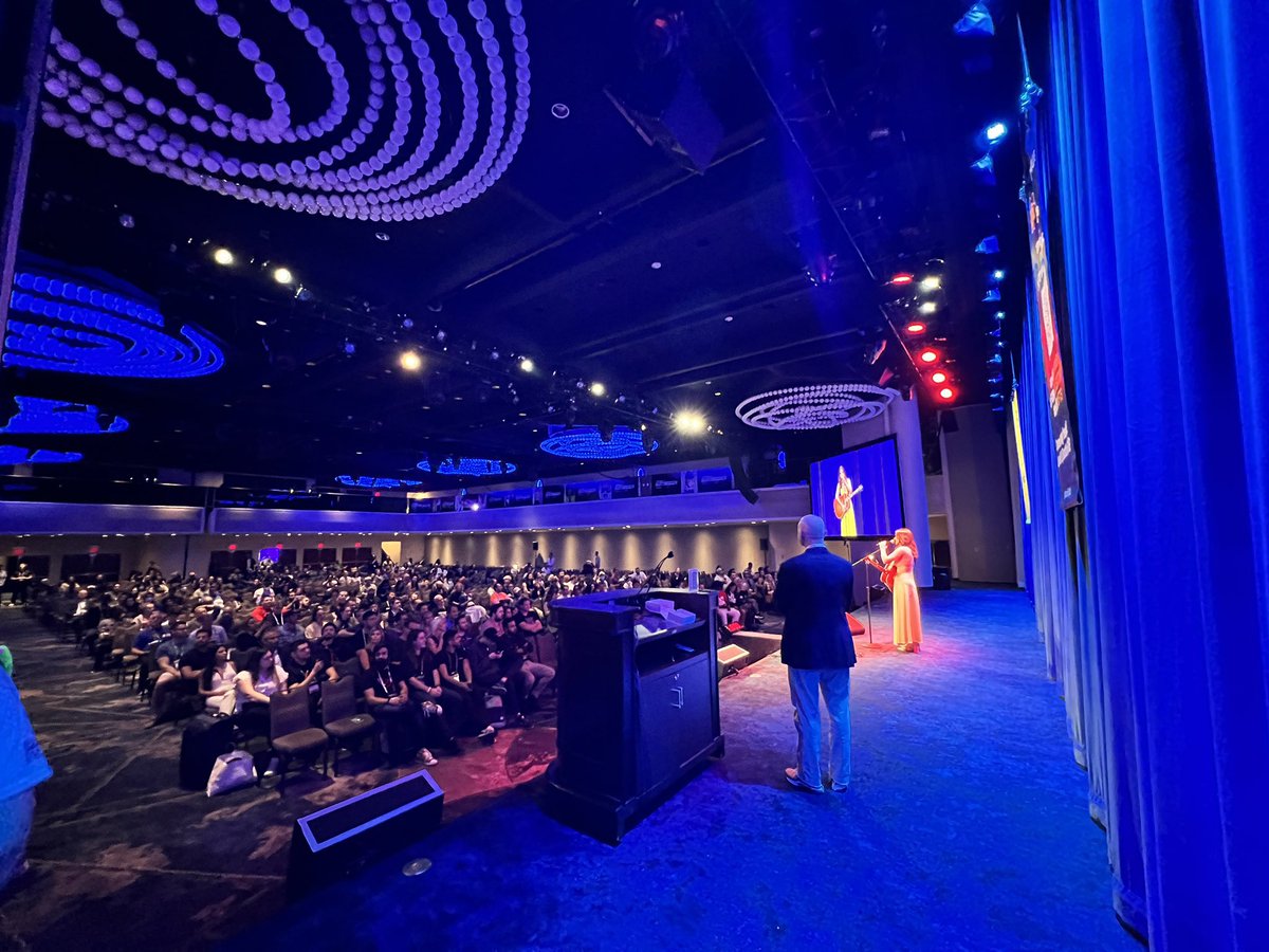 violettazironi's tweet photo. Moonshot live at the @NFT_NYC awards ceremony ♥️ https://t.co/NxKrkw49Jk