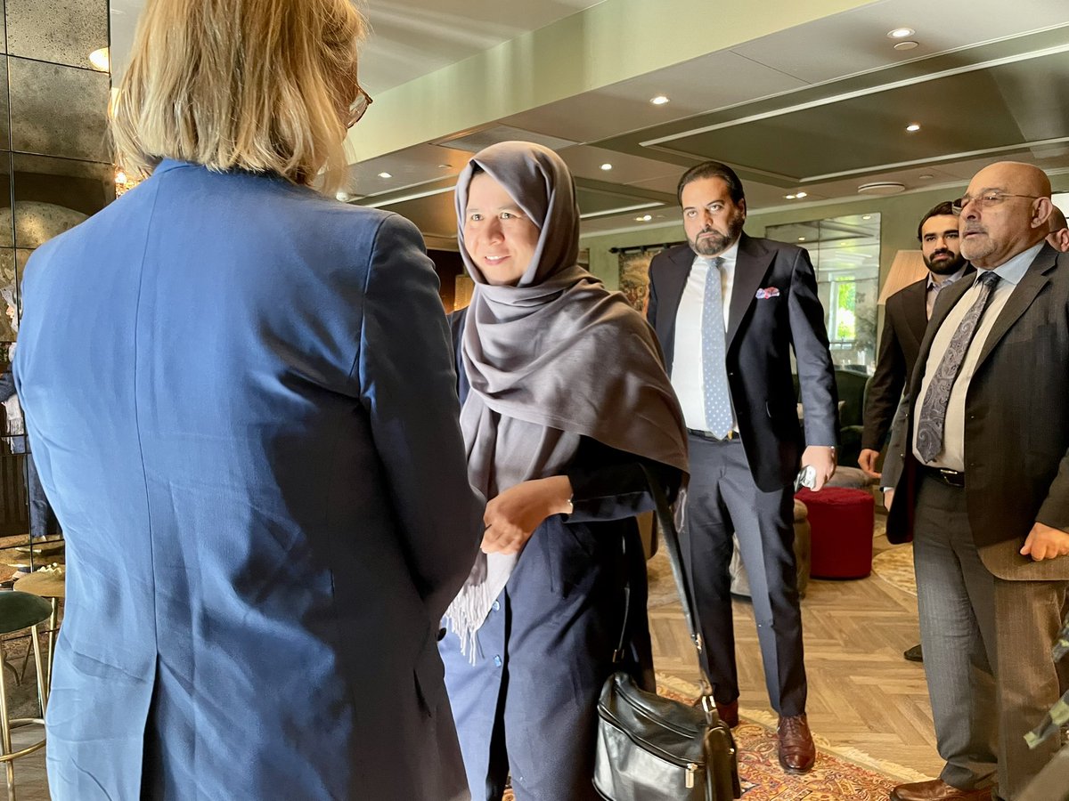 NorwayMFA's tweet photo. Important perspectives from Afghans at #OsloForum, committed to bring change in support of the Afghan people. Exchange on how international community can assist.

Concerned about the human rights situations in #Afghanistan, especially for Afghan women and girls.
 - FM @AHuitfeldt https://t.co/IjmK7VciHD