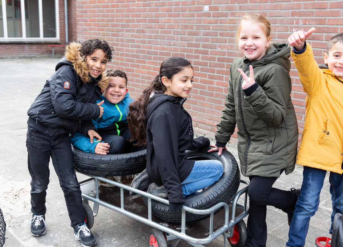 VACATURE | Wij zoeken een enthousiaste, betrokken leerkracht midden-/bovenbouw voor obs Potmarge. Wil je graag werken op een kleine stadsschool, in een kleine enkelvoudige groep 8 óf een kleine combinatiegroep 6/7? Bekijk dan snel de vacature! Meer info: proloog.nl/Werken-bij/Vac…