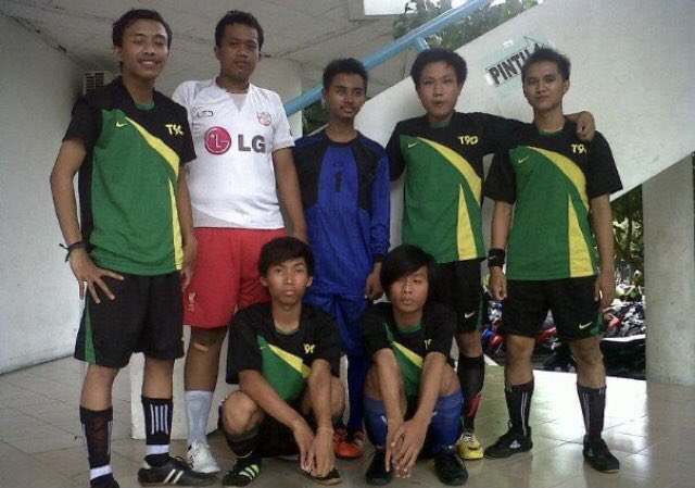 mendip_28's tweet image. Dulu dan Sekarang.. Namanya sepak bola gak ada kata bosen ⚽️ #funfutsal #phpfc #wedorofc