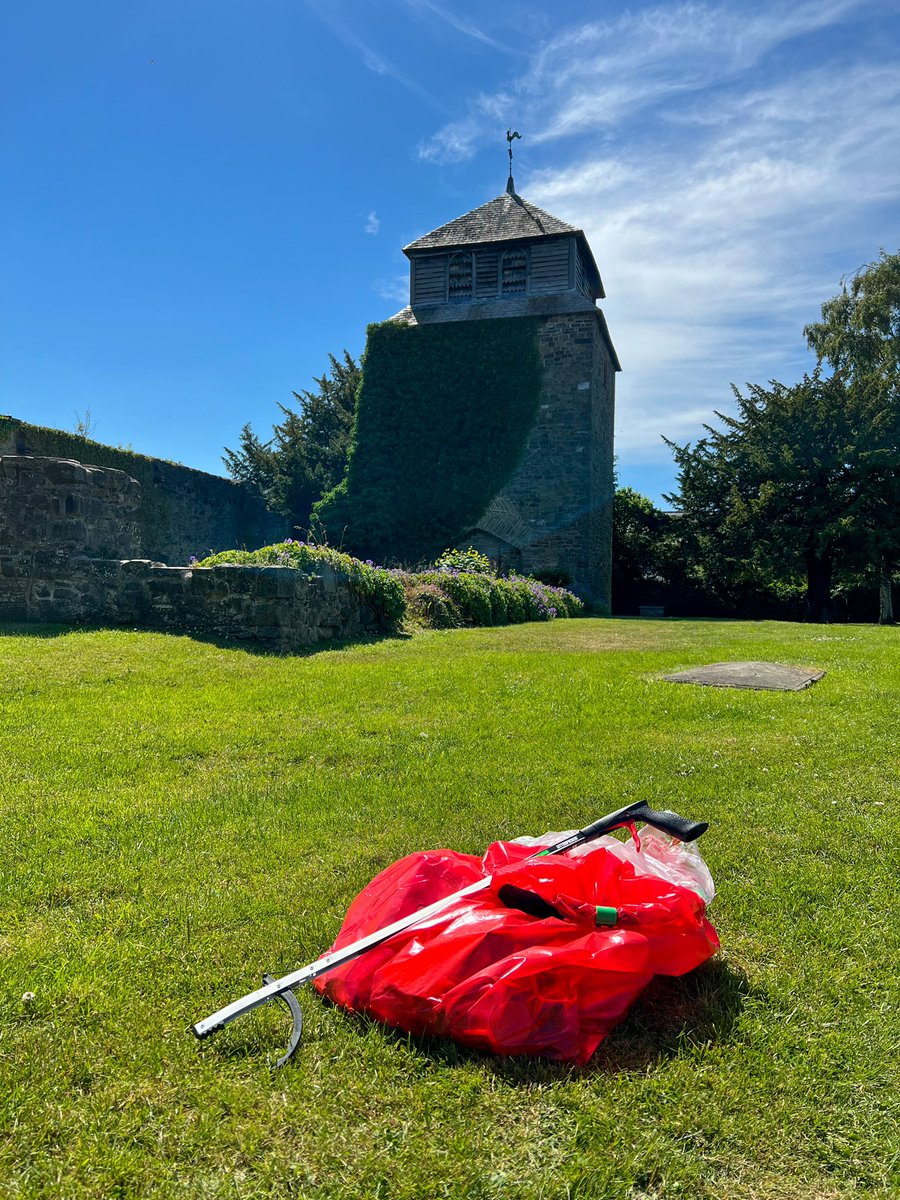 SassyD93's tweet photo. 2 good litter picking sessions in the last few weeks from staff at The Black Boy Wetherspoon trying to @Keep_Wales_Tidy 🚯🏴󠁧󠁢󠁷󠁬󠁳󠁿
#LitterFreeZones #KeepWalesTidy #CaruCymru https://t.co/KDHKsldowO