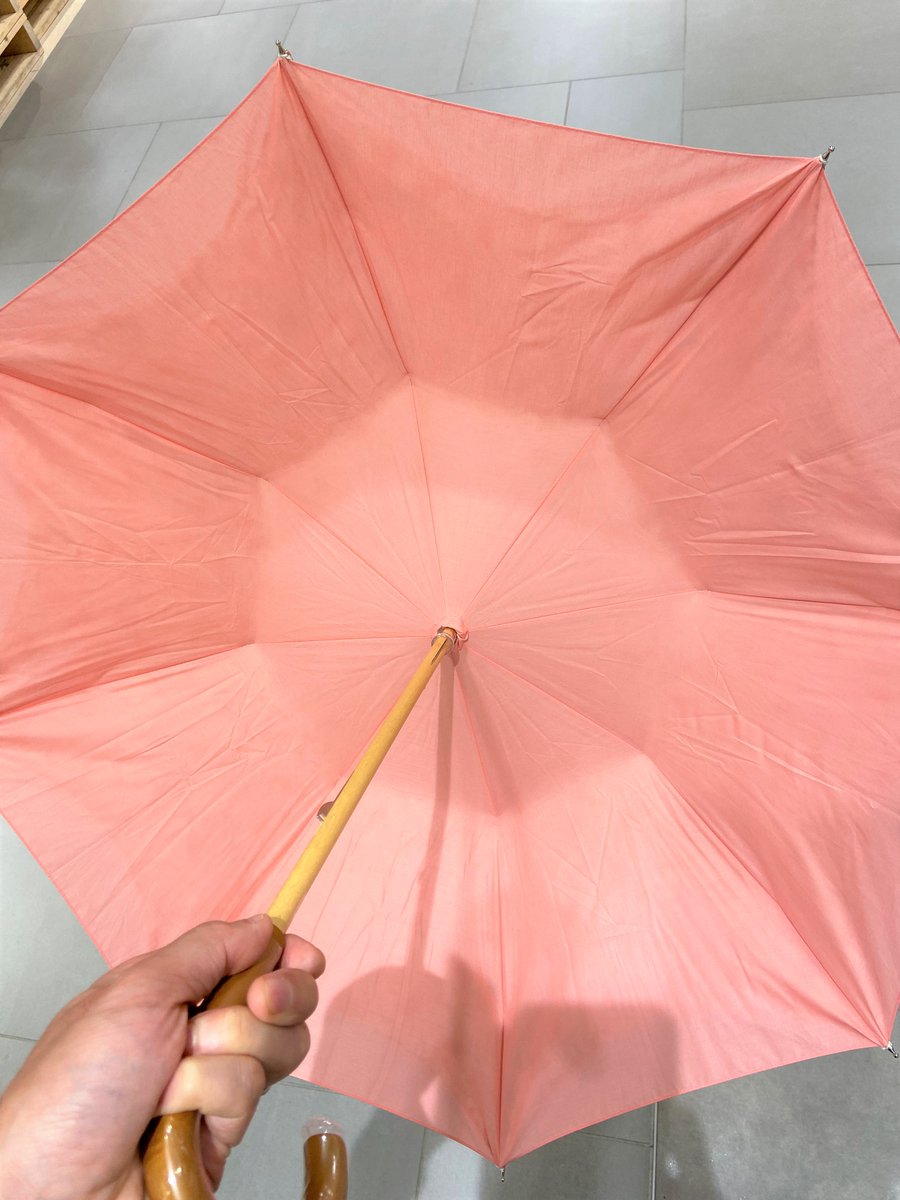 Hands_Sapporo's tweet photo. 二重に貼られた生地と生地の間に空間ができるため太陽の熱が伝わりにくい「かわず張り」
傘骨に髪が絡まる心配もありません。
ご購入・店舗取り置きはこちらから⇩
https://t.co/HuNvvPF2GL
「#HandMarks 職人がつくったこだわりの日傘 税込19,800円」
#東急ハンズ札幌店
(8F・ウェザー) https://t.co/uKIl8zI9aw