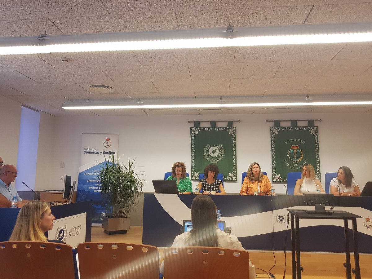 MarketTeacher's tweet image. .@FPinnovacion Empezamos #ClassroomExperience en @FCGUMA  Gracias @diverxiamlg  Todos con la #FP @marlycoga @ANPROFOL @FPAndaluza @todofp @J_A_Mata @EEspigares @LidiMarGon @jmcriado ...