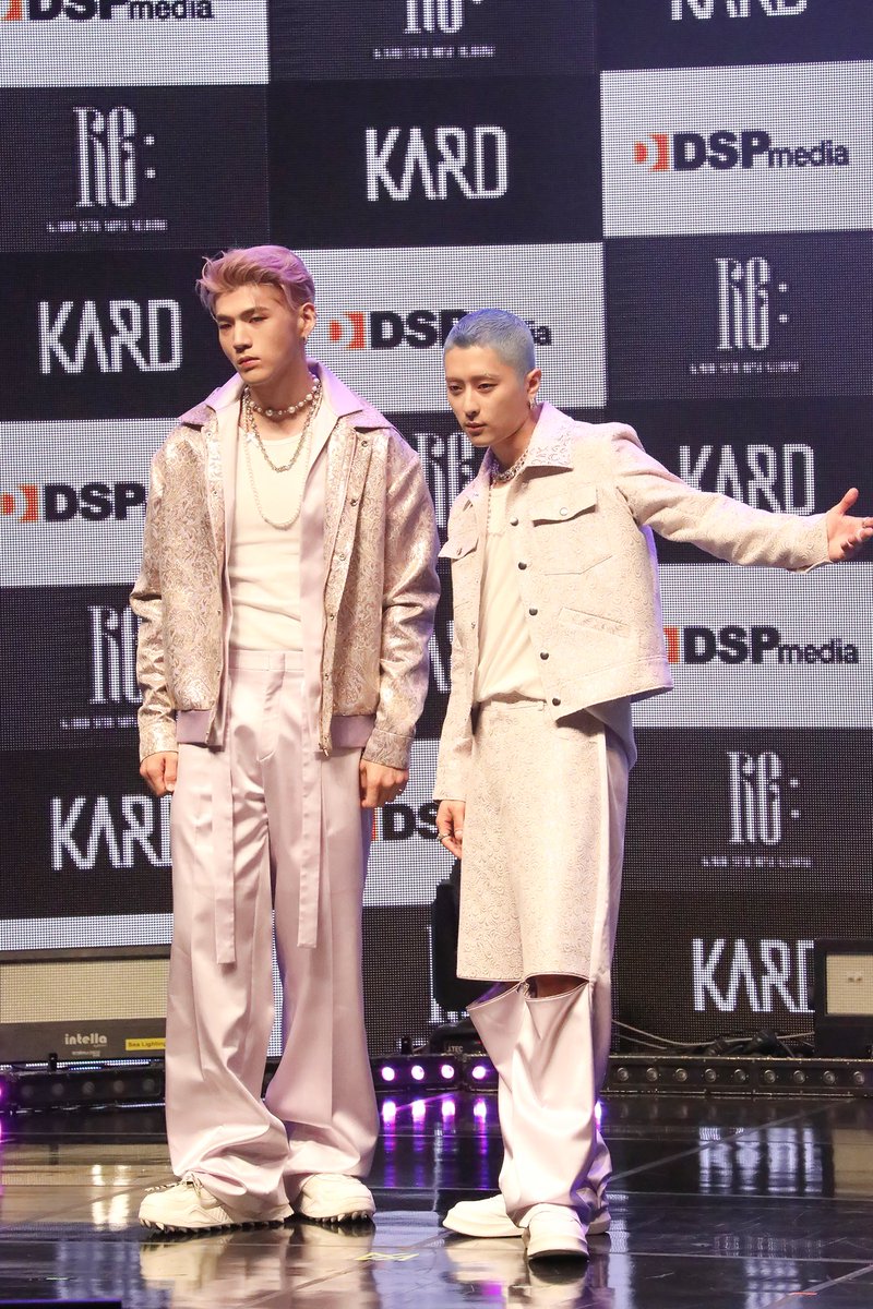 Kpop_Herald's tweet photo. Couldn't help grooving with @KARD_Official to their new song "Ring the Alarm"!🎶 Dropping the new album, "Re:," Kard will be kick off on a concert tour in the Central and Latin America in July! Here are some official pictures from @official_DSP of Kard at the press con! https://t.co/G2UvG3V0ad