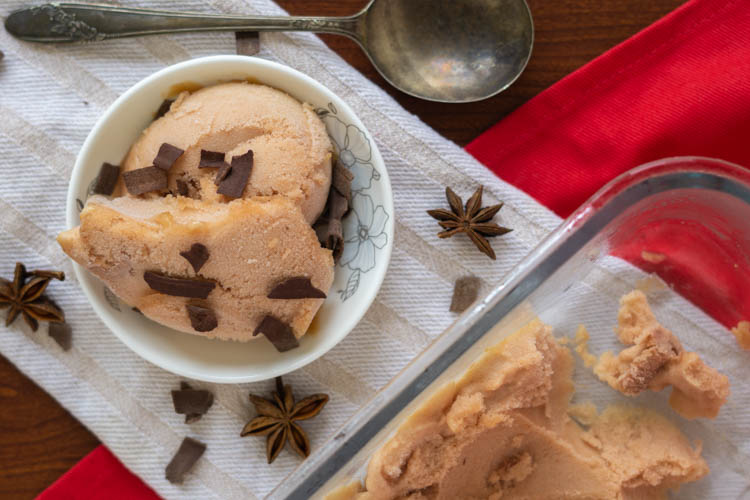 Yes, you can make rhubarb ice cream! foodcrumbles.com/rhubarb-scienc… #foodscience #icecream