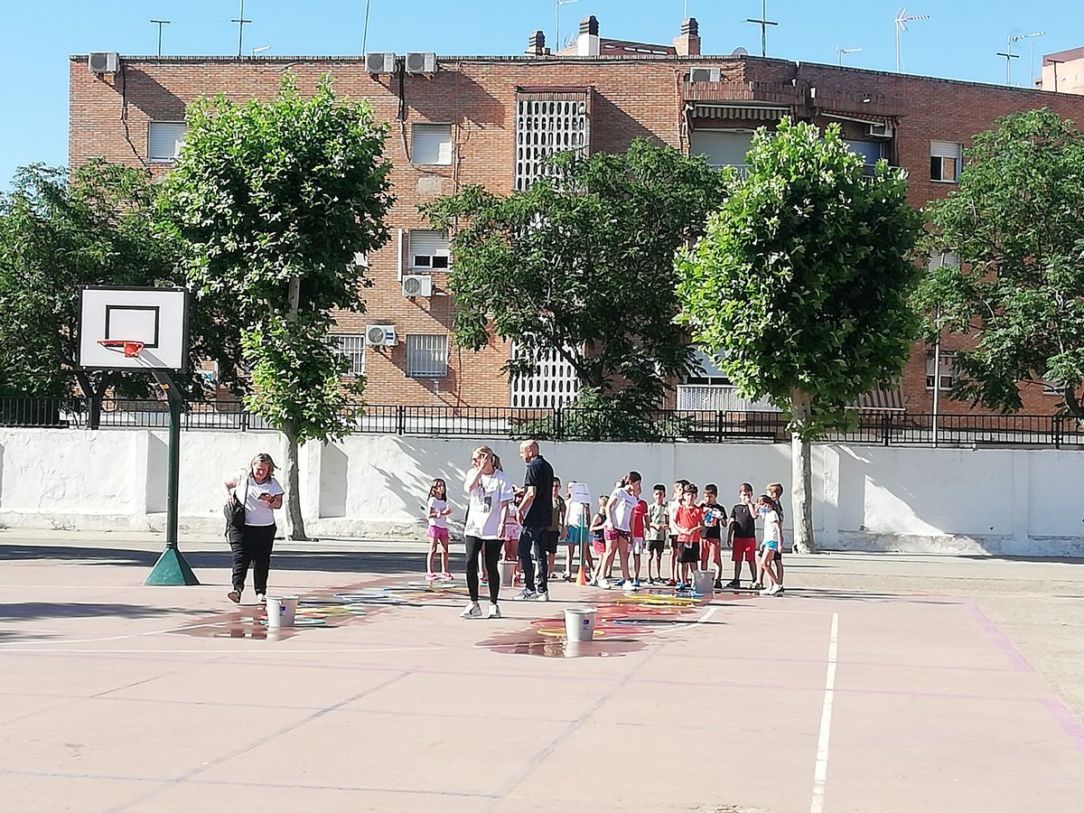 Gracias a nuestra AMPA hoy estamos disfrutando de una magnífica jornada de juegos.
