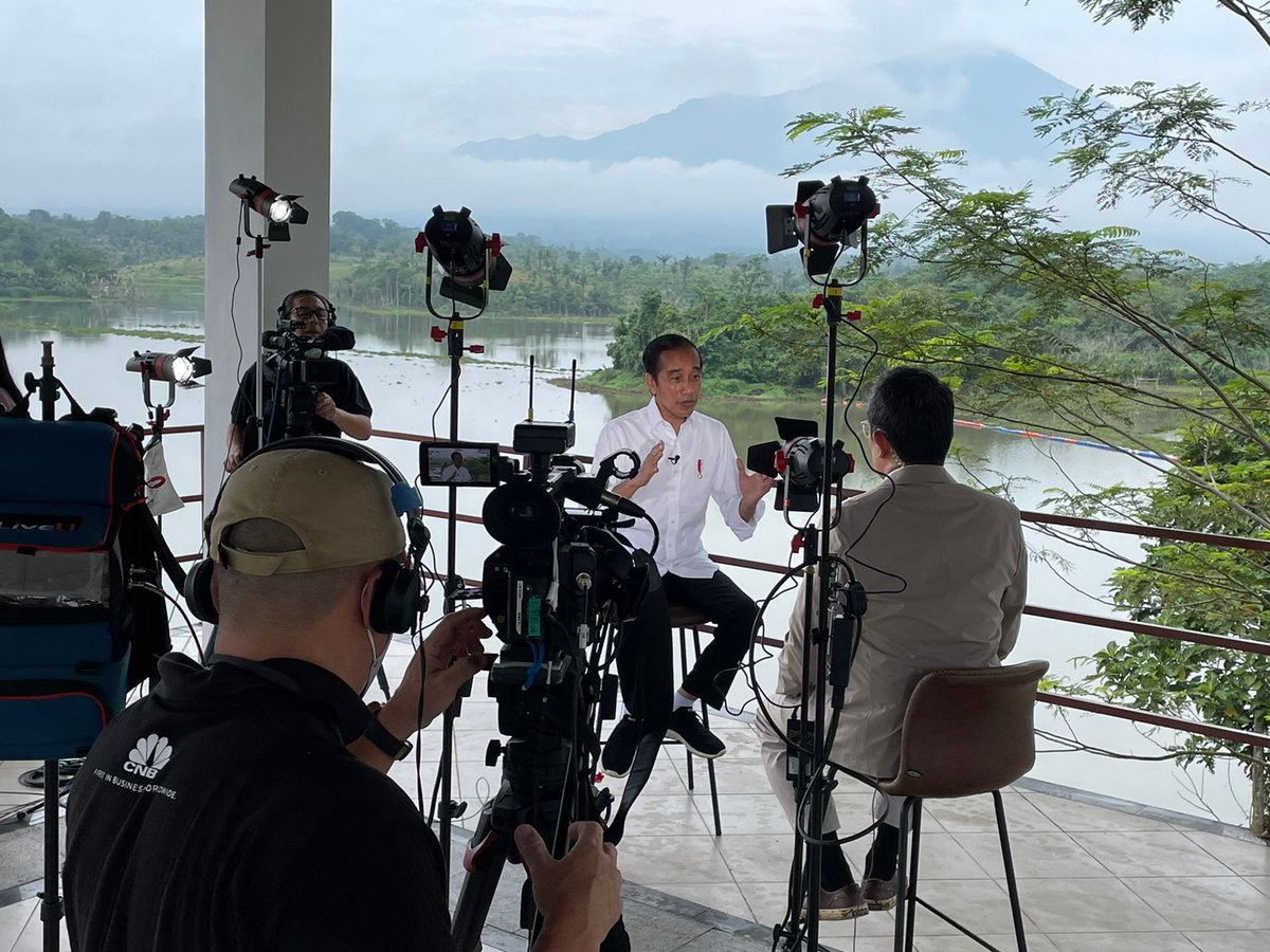 cnbcipr's tweet photo. In the next #CNBCConversation with @MartinSoong, Indonesia’s President, @jokowi, gives his view on the war in #Ukraine, Elon Musk’s possible investment into the country, and his legacy as he navigates through his second and final term in office, premiering Friday 4pm SIN/HK. https://t.co/Gd7ObabmNB