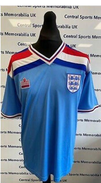 csm_uk1's tweet image. S U M M E R   C L E A R O U T!

England 1982 Replica / Remake Shirts

Red, White and Blue from Small to 4XL!  Get in quick, reduced price to £25.00 each, with FREE delivery.  Excellent quality. 

Any chance of a RT please @WEnglandfans @EnglandBlock109 

centralsportsuk.com/collections/fo…