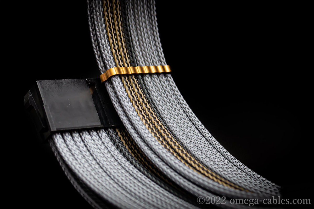 omegacables_jp's tweet image. PLATINUM X(スリーブ)とゴールドのケーブルコームでリッチな仕上がりになりました

#スリーブケーブル