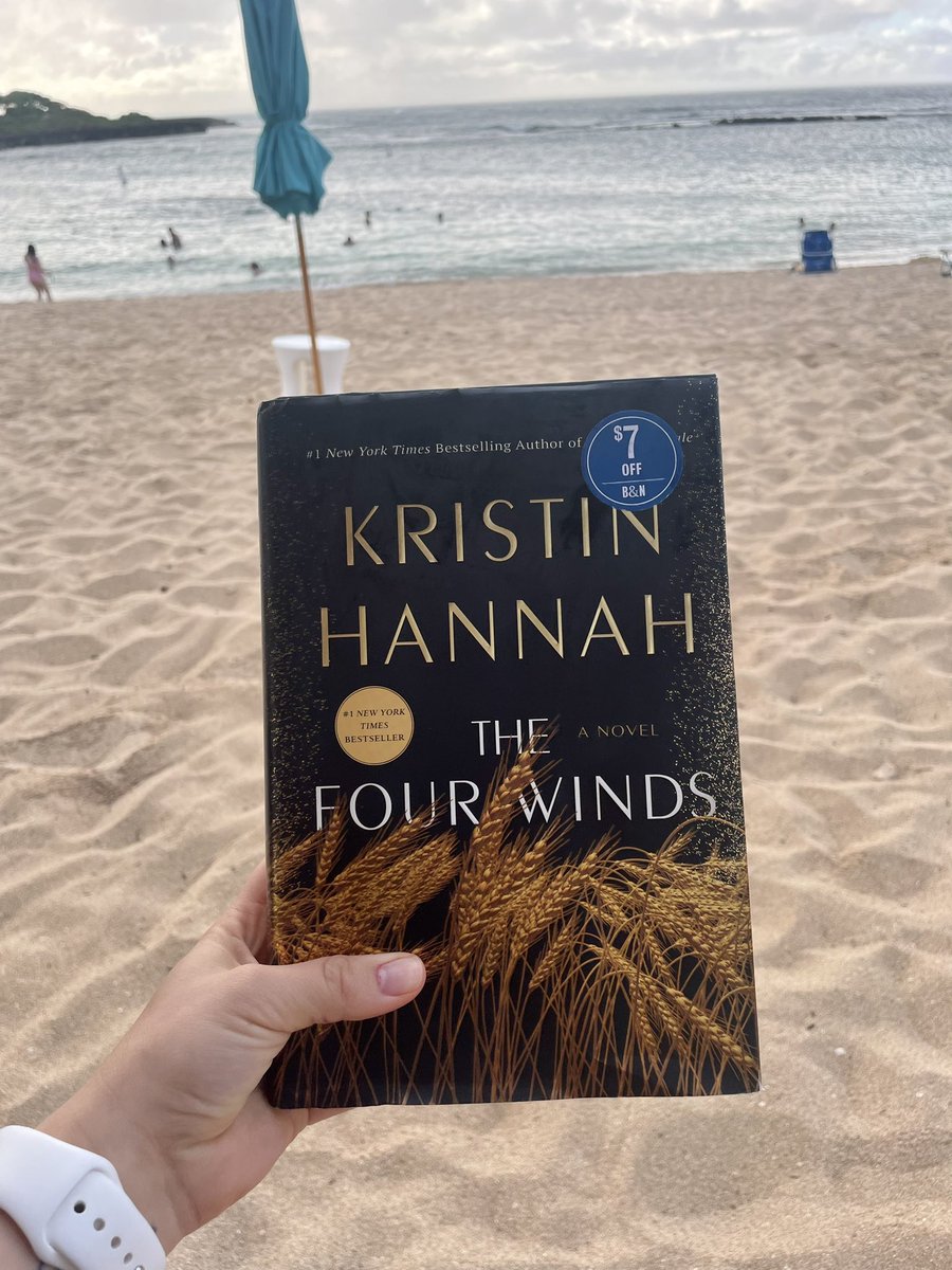 NatalieHackmann's tweet photo. Not a bad place to finish an incredible story.🌺 #BooksAreMagic https://t.co/eMGE7PTk9h