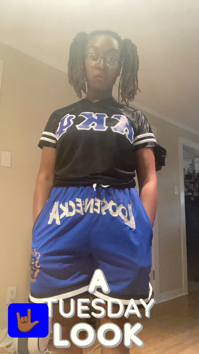 Sequoia_Royal's tweet photo. @_BassTreble comfy shorts y’all!! AEA https://t.co/pOCZqhxi7J