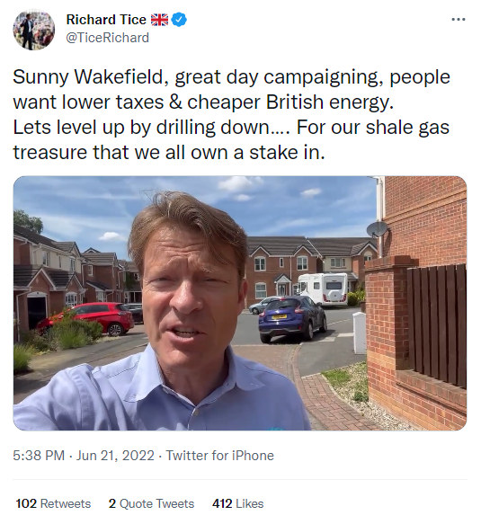 TheCraneReport's tweet photo. Richard Tice in Wakey, speaking about #fracking one of Wakefield's most popular holiday destinations - Blackpool. 
Blackpool was rocked by #fracking-induced #earthquakes 2011 2018 &amp; 2019 when exploratory fracking for #shalegas took place near the town. 
#frackingcausesearthquakes https://t.co/MRK4QdA4kx