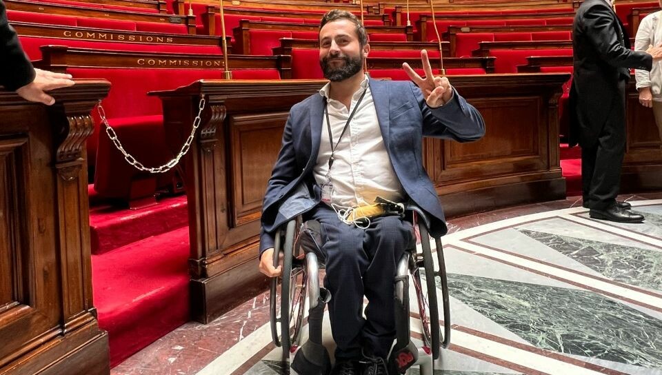 Jour de rentrée pour Sébastien Peytavie, premier député en fauteuil roulant à entrer à l'Assemblée nationale

➡️ l.franceinter.fr/Fdk