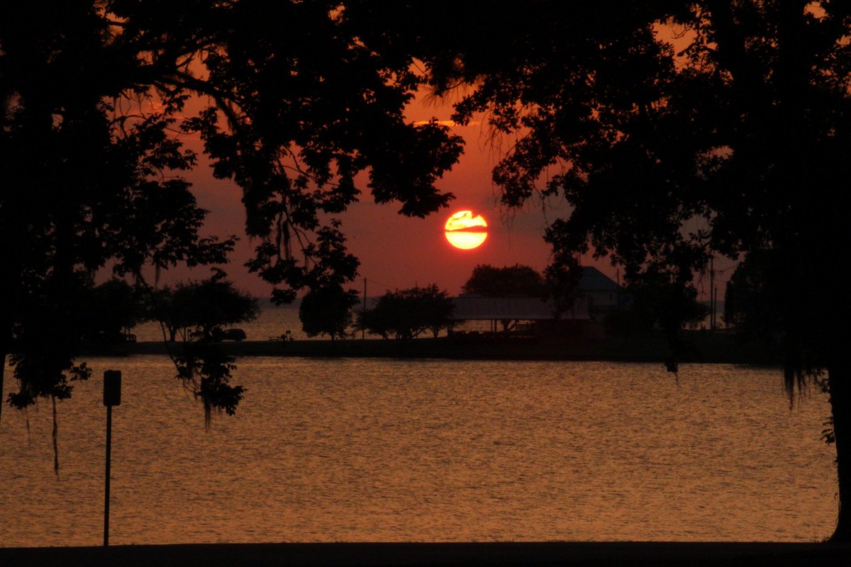 Another view of tonight's sunset from <a href="/SarahsPointOfV1/">Sarah's Point Of View</a>