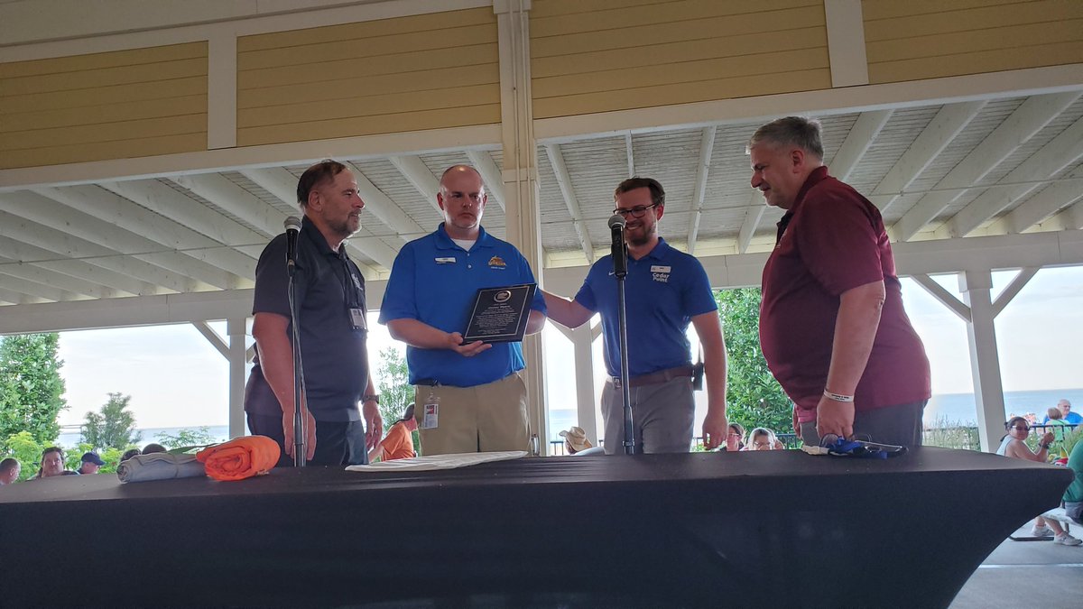 aceonlineorg's tweet photo. ACE gives @cedarpoint a token of our deep appreciation for being an outstanding host during #CoasterCon 44! #RideWithACE #RollerCoasterMonth #ACEgivesBack https://t.co/nuJkza9vLZ
