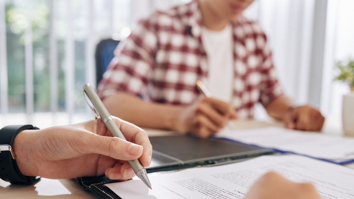 TenderAdviceCom's tweet photo. #Tenderwriting with complicated #language is a thing of the past. Short sentences, simple language, clear format, subheadings &amp; bullet points, make #bids more engaging. This #glossary of #tender terms ensures everyone’s on the same page.

https://t.co/uK0bhZvqH7 https://t.co/xLHJReSzUy