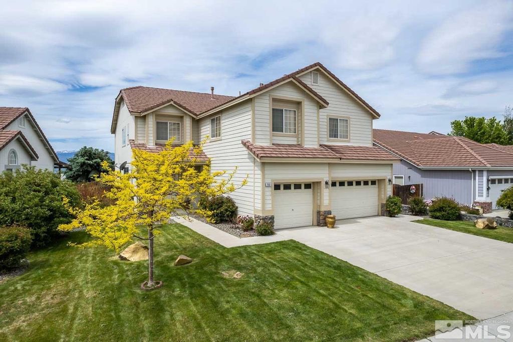 This place is worth a look. ⁩ ⁦<a href="/Ryan_M_Park/">Ryan Park</a> ⁦<a href="/Matt_Quinlan/">Matt Quinlan</a>⁩ ⁦<a href="/SAFFL/">Sunday Addict FFL</a>⁩  @ zillow.com/homedetails/21… #Drafthouse 🤣