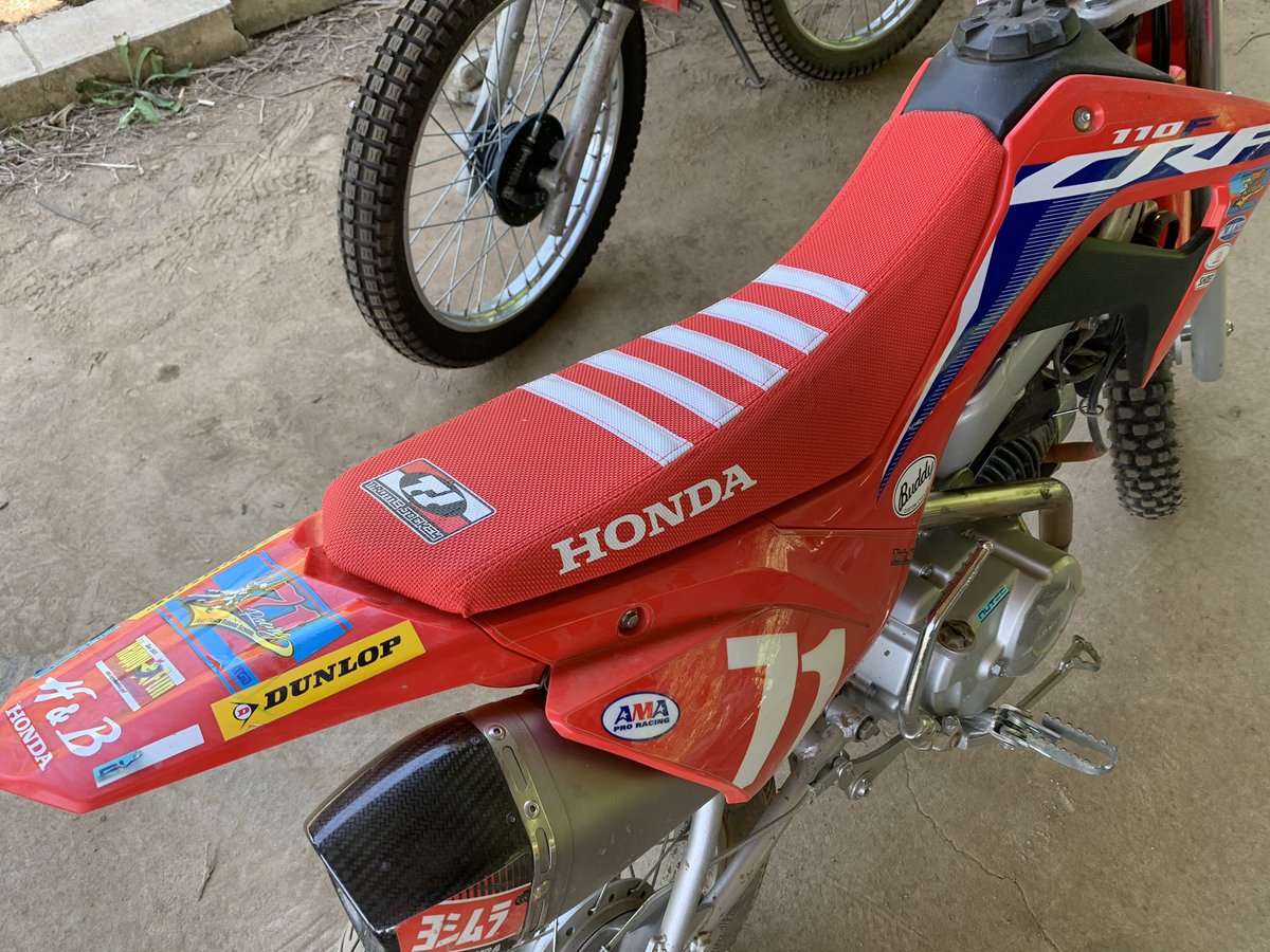 flattrack71's tweet photo. 2022 CRF110F 新車残り1台☝️
色んな仕様にするコトも可能です🏁
#新車販売 #crf110f #usyoshimura #throttlejockey #ビレットトリプルツリー #ミニモト #フラットトラック #ミニモトクロス #ホンダビジネス大阪 https://t.co/PrLQ2ZQhh7
