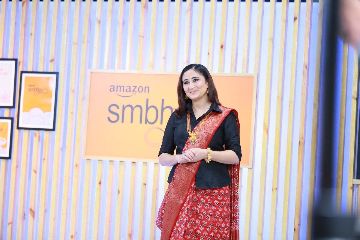 geetikaganju's tweet photo. BTS #shooting for @amazonIN  #AMAZONSMBHAV #Summit 2022 Infinite Possibilities for Digital India
These are events, that I absolutely LOVE to #host!
#ContentWithAPurpose
#DigitalIndia @DigitalIndia 
#Emcee #Author #GitikkaGanjuDhar
#HybridEvent #LargeFormat
#Actor #LaalSinghChadha https://t.co/VOFKIuuGrD