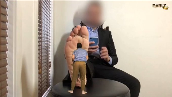 1 pic. Who should I shrink down next?

#Macrophilia #tinyman #Giants #malefeet https://t.co/NcMF9q6d