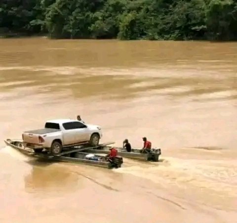 tambijr_4rmPNG's tweet photo. Crossing the mighty fly river the PNG way ๐ต๐ฌ๐ฅ https://t.co/R0nGMGwmWu