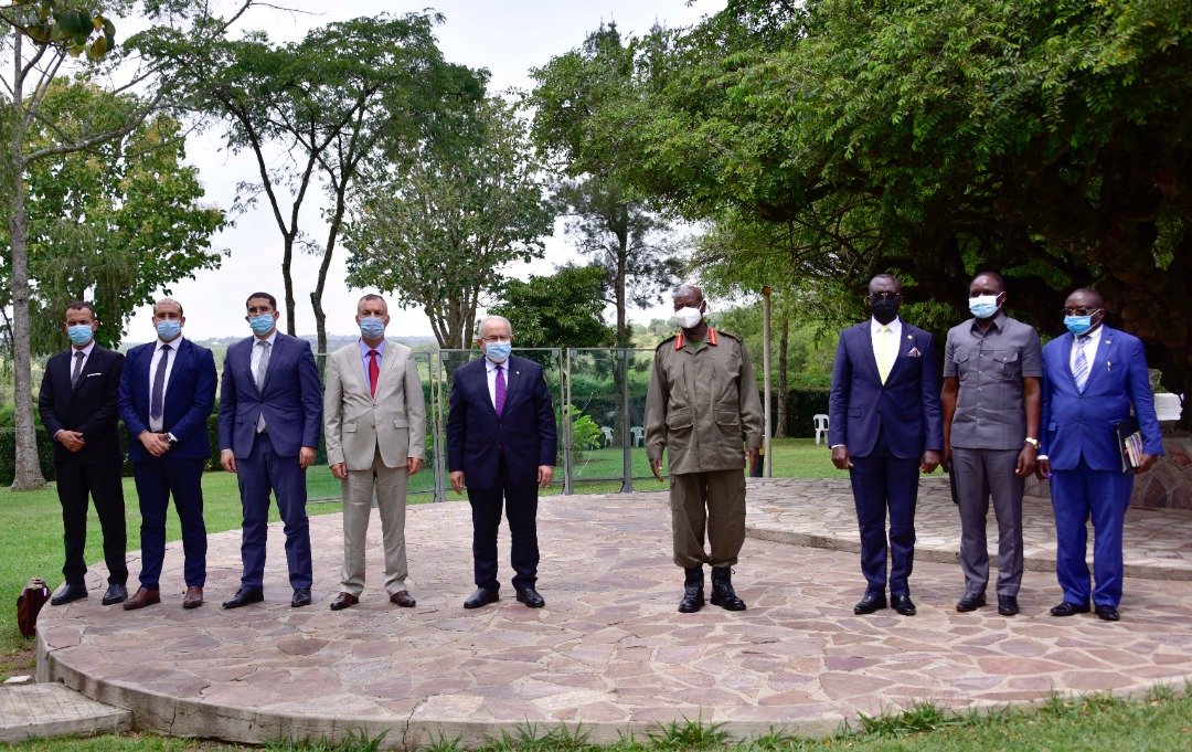 AkelloJM's tweet photo. President Museveni said that Uganda produces a lot of agricultural products like maize and milk, and so Algeria should stop importing milk from Europe and buy it from Uganda. https://t.co/HWu4BPOP8y