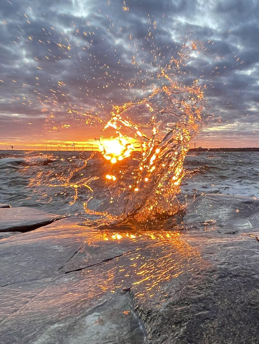 TinttuJuhola's tweet image. #Kallo #Pori #sunsetwave #sunsetphotography #juhannusaalto #Midsommer #meri #auringonlasku