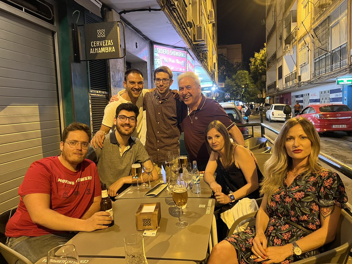 ¡Que gran comunidad! 👏🏻👏🏻👏🏻 ¡cuanto talento junto! <a href="/julylg83/">Julián Liñán Gómez</a> <a href="/AlfonsoLatJim/">Alfonso Latorre</a> <a href="/josegutrol/">Jose Gutiérrez</a> @Lore_fgarrido <a href="/ineslart/">Inés Muñoz</a> <a href="/Galzak4/">Fco.Morel - Organizing #WCGR24</a> 

¡Esto es #CyACartuja personas de varias promociones juntas! 

#FP #PersonasTACO #Amistad