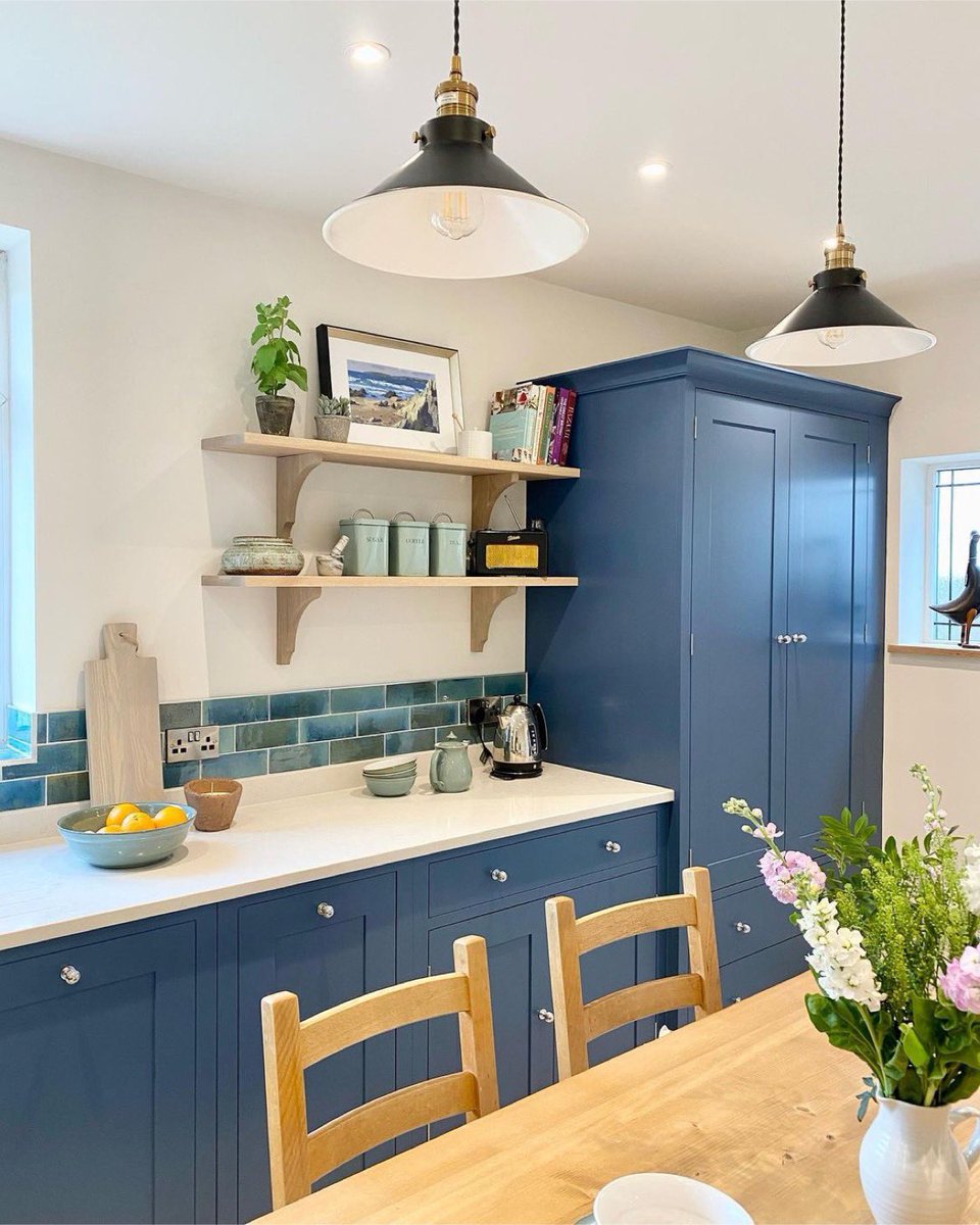 HuntersofDerby's tweet image. Often hung over the kitchen island or table, pendant lights are perfect for both task and atmospheric lighting in a kitchen. 
Here, instead of centring them directly over the kitchen table, we used the architectural lines of the room to place the lights.

#kitchendesign