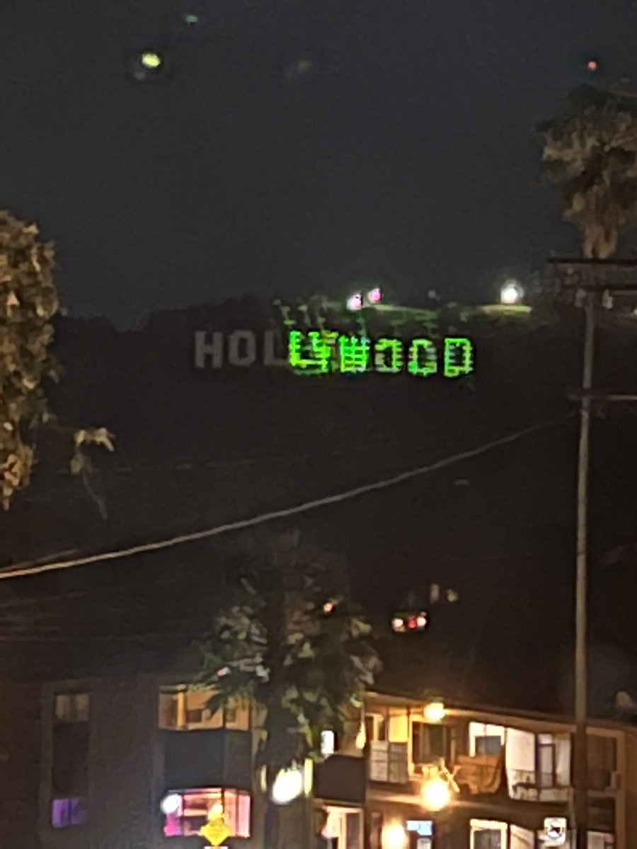 What’s happening to the Hollywood sign tonight ? @HollywoodSign23 #Hollywood #hollywoodsign #sign