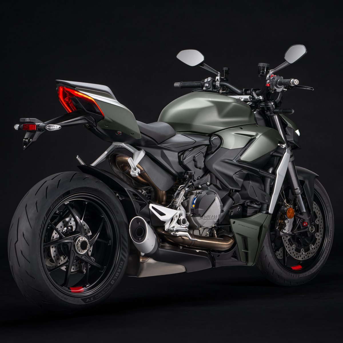 DucatiMotor's tweet image. The new Streetfighter V2 in Storm Green. 👀 ducat.it/StreetfighterV2