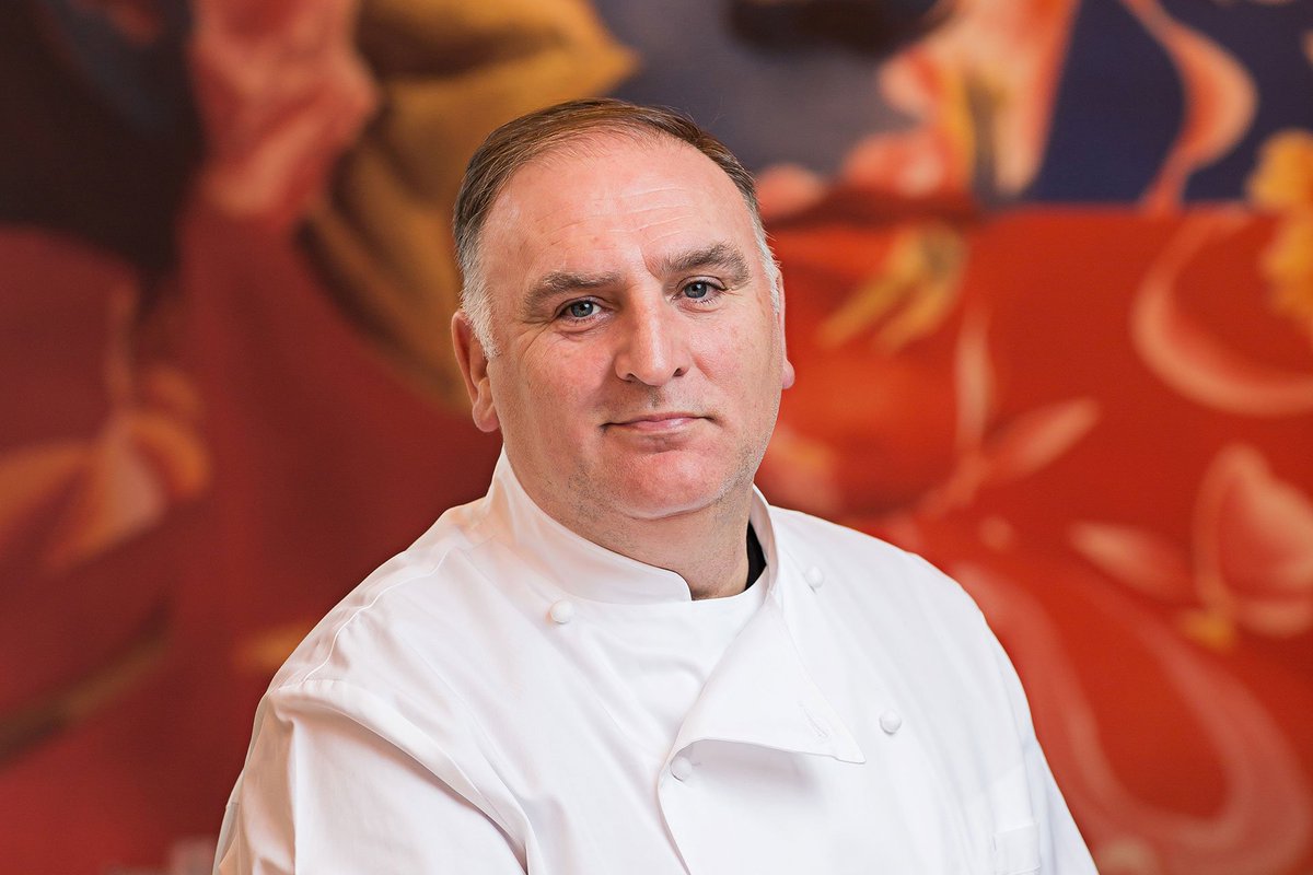 José Andrés es padre, marido, amigo, es chef, es implicación, colaboración y es paz. Pero cuando le preguntan si se considera una persona única responde, convencido, que si lo fuera, sería gracias a aquellos que le rodean bit.ly/3zUWVKq