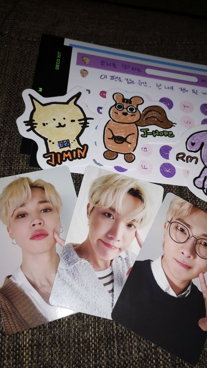 JnTKshop's tweet photo. still available ~ 

BTS DECO KIT TINGI
RM set
JHOPE set
JIMIN set
₱99 each set 

— payo 
— onhand
— mop: gcash 
— mod: shopee c/o
reply: mine + member 

#JnTKshopOnhand https://t.co/yKRZe4eUGj