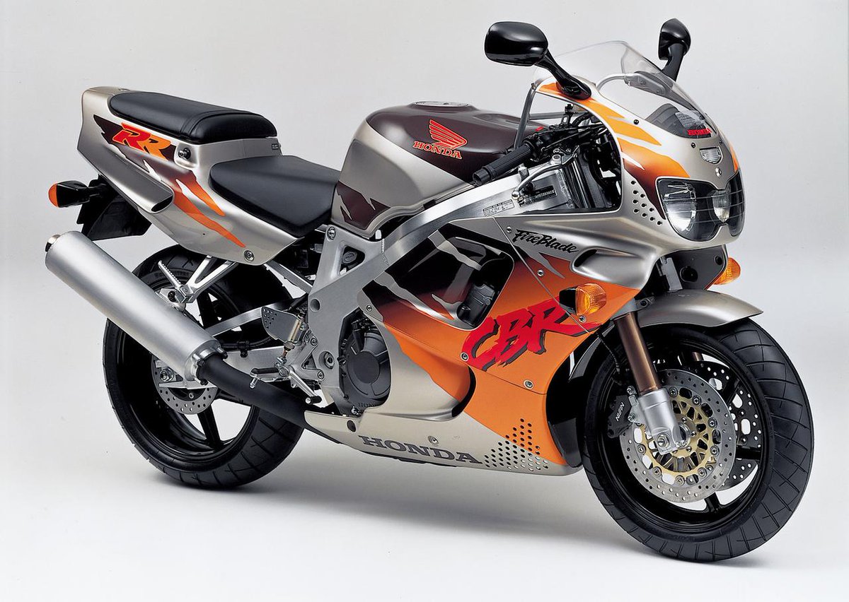 tom900rr's tweet image. #公式画像とうちの子並べようぜ 
#CBR900RR 
#SC28