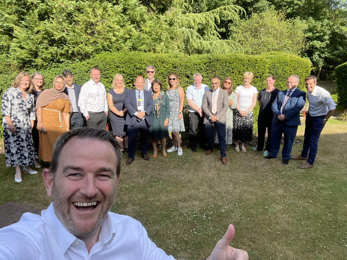 Exciting times ahead as we are just over a week away from the launch of our new @FrimleyHC Integrated Care Board … great to get together for an evening as a group & discuss our ambitions to improve health and care for our communities in the future @FionaFrimleyICS @DuncanSharkey