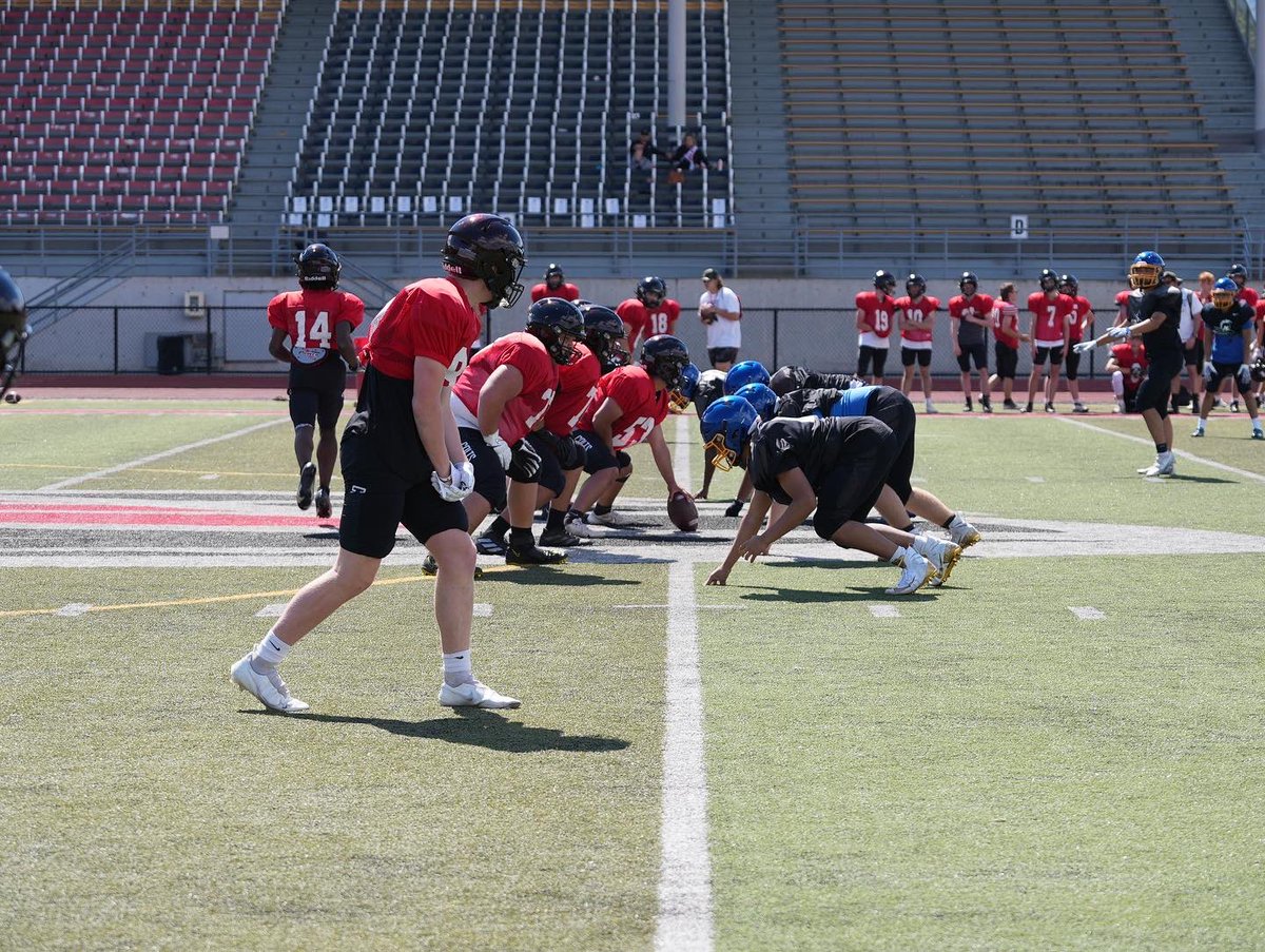 family_ahs's tweet photo. What an amazing 4 days this has been. 11 hours on the bus, 72 hours of football, fun and food… We couldn’t be more proud of our Aloha Football FAMILY for your growth in trust, communication, teamwork, and individual skills. Thank you @sou_football and @CoachHall_SOU for hosting! https://t.co/ZPP3v7FP6n