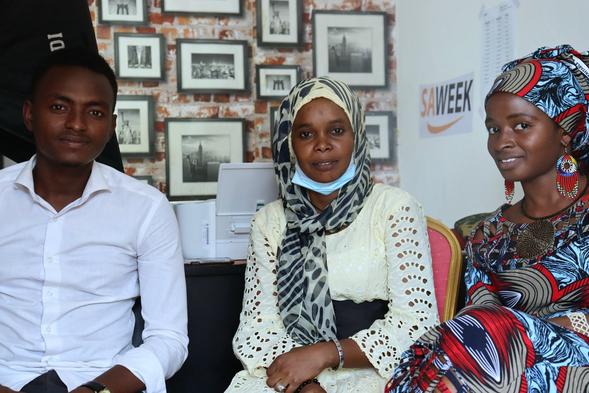 SAWEEK7's tweet photo. Le promoteur de #SAWEEK et les autres entrepreneurs à la personne de Fatime Akacha et Raïssa Biani ont échangé à SAWEEK.
L'objet de cette rencontre de trouver une directive adéquate à leur apportant une croissance pour leur activité. 
#tchad 
#entrepreneuriat https://t.co/TLb22iVW3P